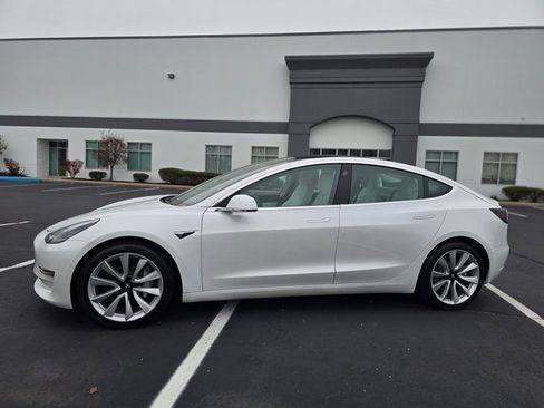 Used 2020 Tesla Model 3 Standard Range Plus image 11