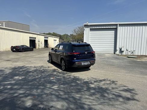 New 2026 Nissan Pathfinder SL image 7