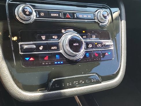 Used 2022 Lincoln Corsair AWD w/ Premium Package image 19
