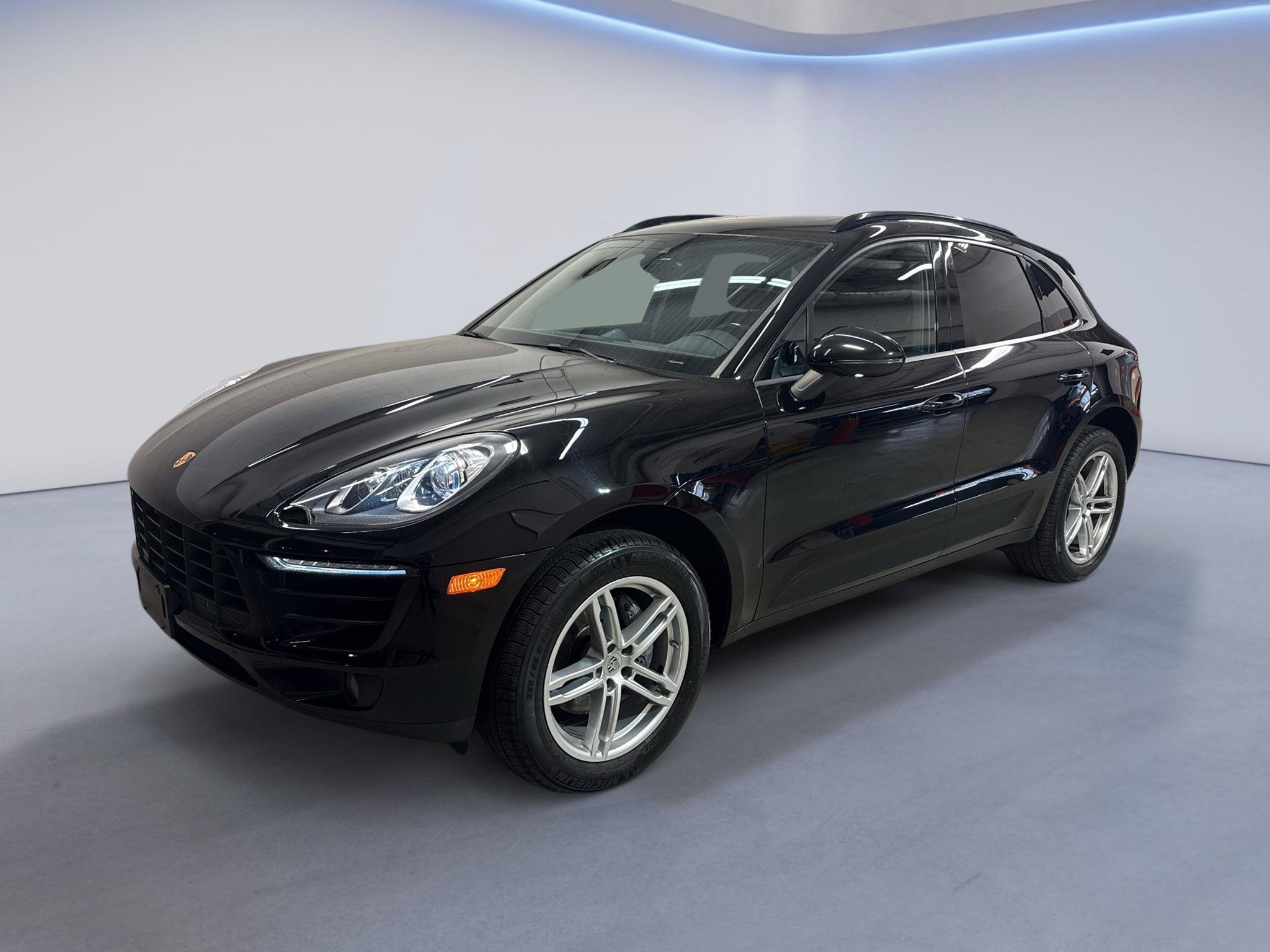 Used 2018 Porsche Macan AWD/4WD image 3