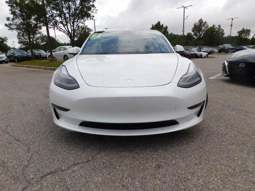 Used 2022 Tesla Model 3 Long Range AWD/4WD image 3