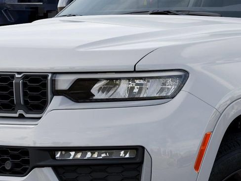 New 2026 Jeep Grand Cherokee L Limited AWD/4WD image 10