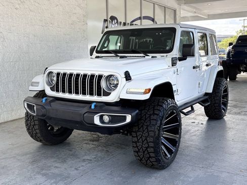 Used 2024 Jeep Wrangler Unlimited Sahara AWD/4WD image 3