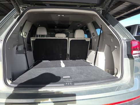 Used 2025 Volkswagen Atlas SEL AWD/4WD image 6