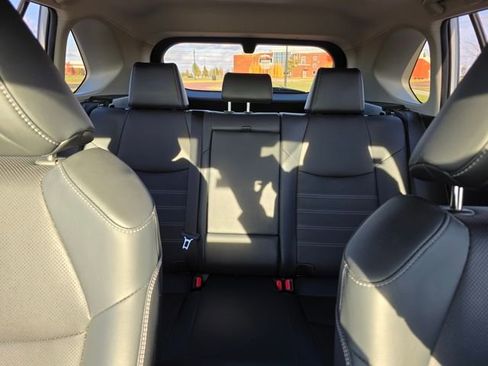 Used 2020 Toyota RAV4 Limited image 18