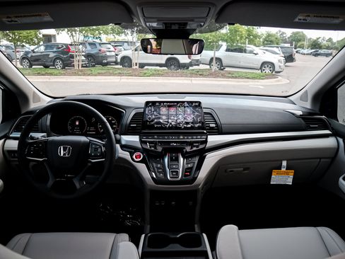 New 2026 Honda Odyssey Touring image 29