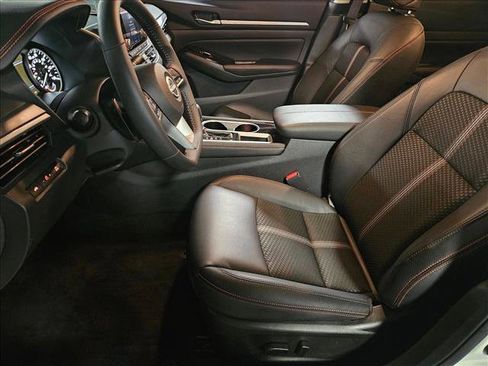 Used 2025 Nissan Altima 2.5 SR FWD image 14