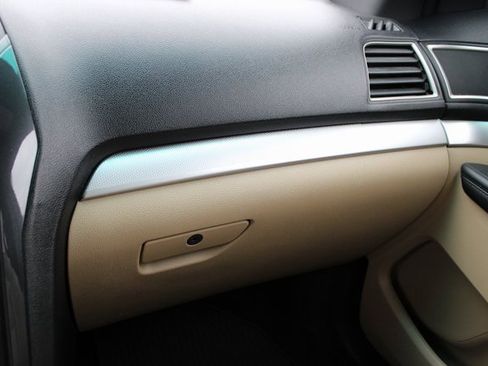 Used 2016 Ford Explorer XLT w/ Equipment Group 202A image 30