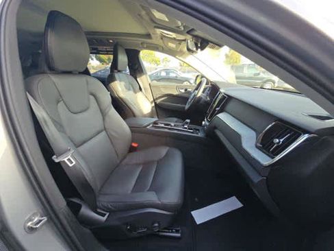 Certified 2025 Volvo XC60 B5 Plus image 8