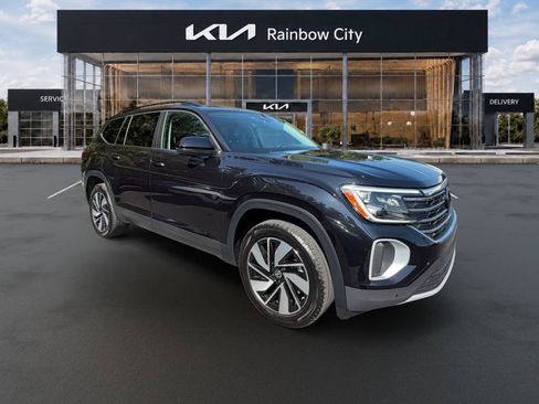 Used 2025 Volkswagen Atlas SE FWD image 3