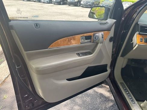 Used 2012 Lincoln MKX FWD image 13