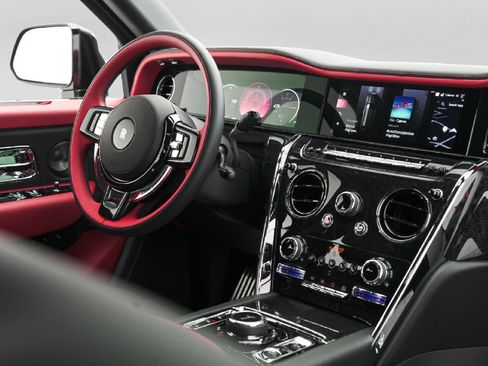 Certified 2025 Rolls-Royce Cullinan AWD/4WD image 40