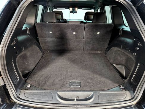 Used 2018 Jeep Grand Cherokee Laredo image 8