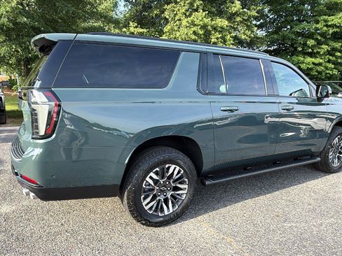 New 2026 Chevrolet Suburban Z71 w/ Comfort Package AWD/4WD image 8