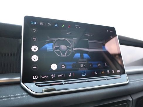 New 2025 Volkswagen Tiguan SE image 18