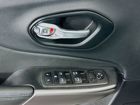 Used 2021 Jeep Cherokee Latitude Lux w/ Comfort/Convenience Group FWD image 17