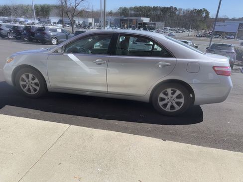 Used 2009 Toyota Camry LE image 2