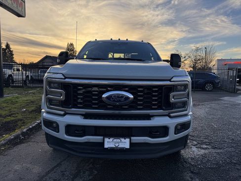 Used 2025 Ford F450 Platinum w/ FX4 Off-Road Package image 5