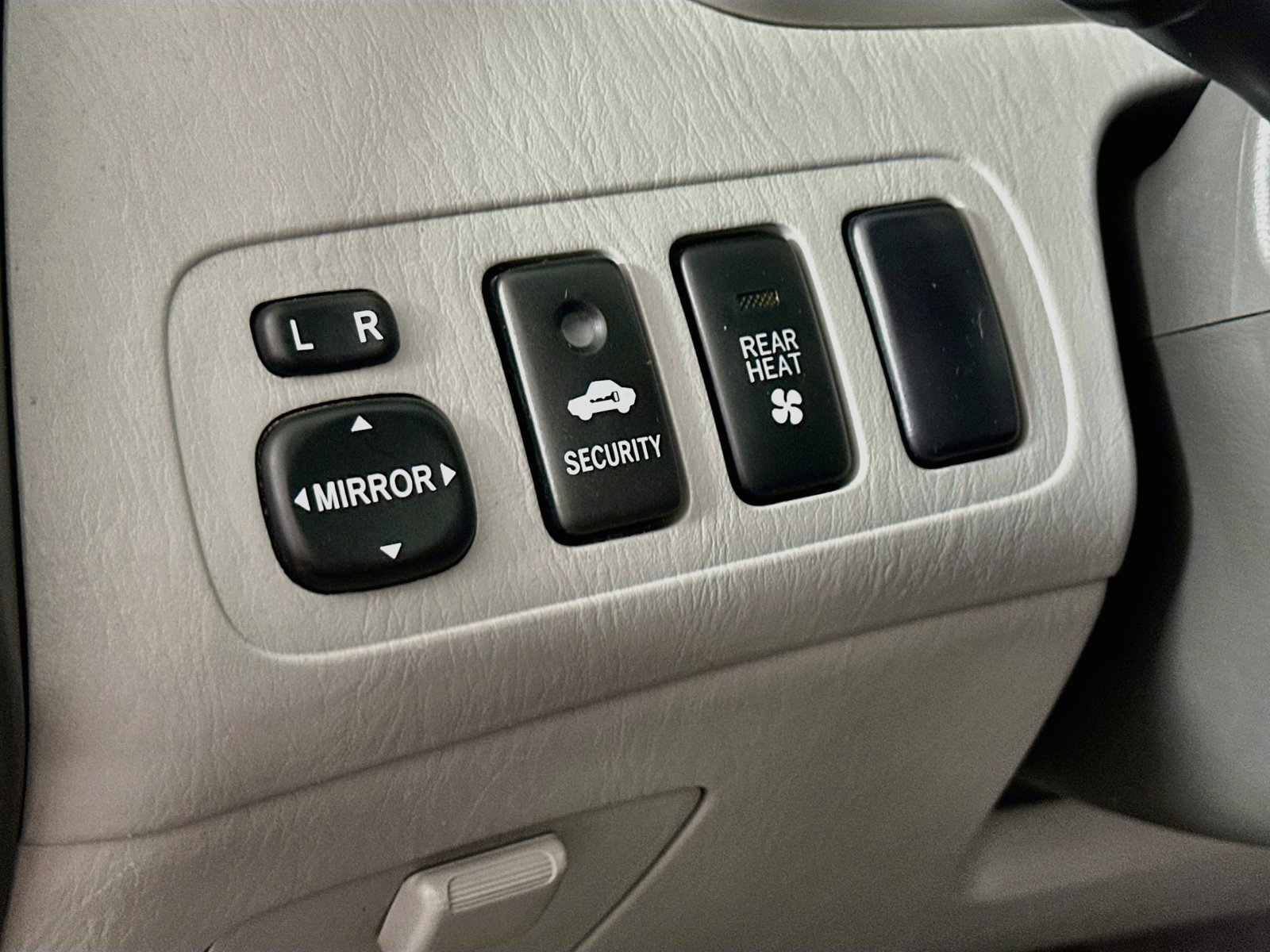Used 2007 Toyota Highlander 4WD V6 w/ 3rd Row image 10