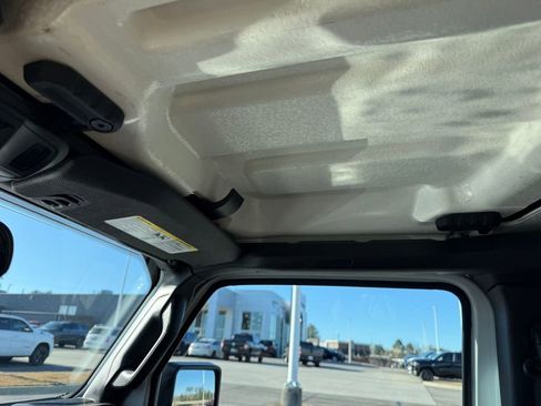 Used 2024 Jeep Wrangler Sport S image 8