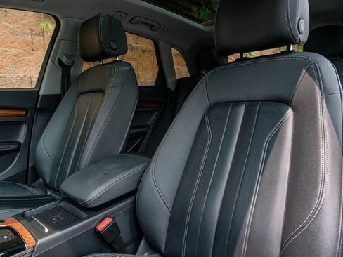 Used 2021 Audi Q5 e Premium Plus w/ Premium Plus Package image 13