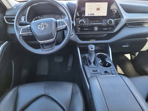 Used 2024 Toyota Highlander XLE image 18