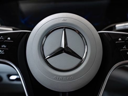 Certified 2023 Mercedes-Benz EQS 580 4MATIC Sedan image 34