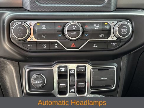 Used 2022 Jeep Wrangler Unlimited Sport AWD/4WD image 17