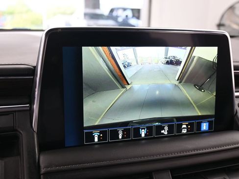 Used 2024 Chevrolet Suburban LT image 20