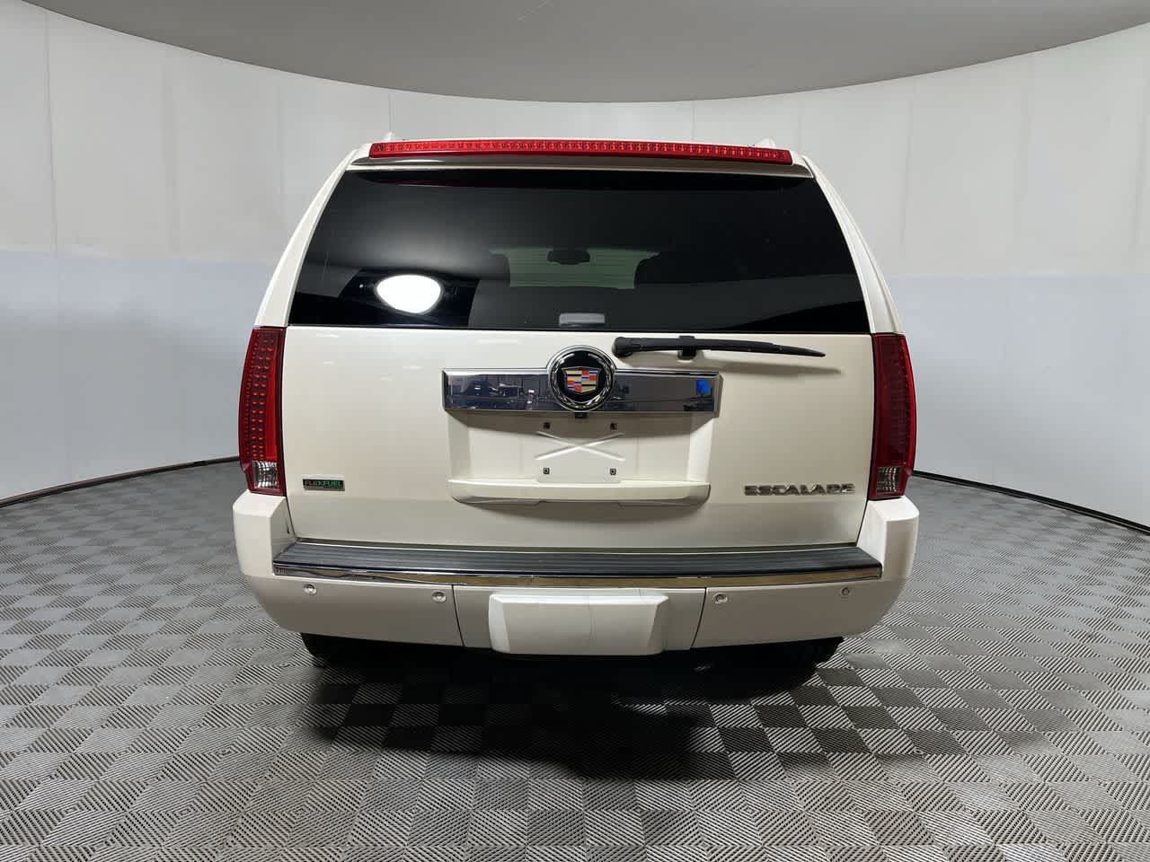 Used 2010 Cadillac Escalade AWD image 7