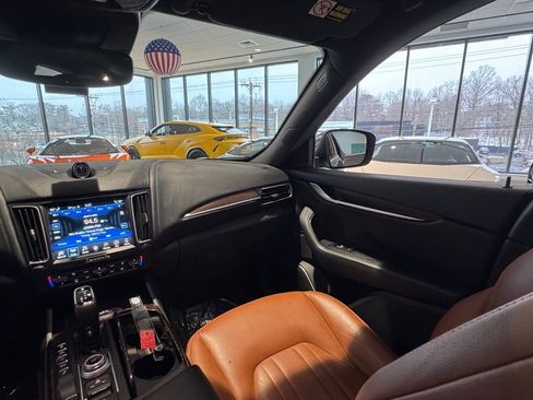 Used 2019 Maserati Levante image 33
