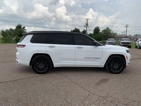 Used 2024 Jeep Grand Cherokee L Summit AWD/4WD image 9