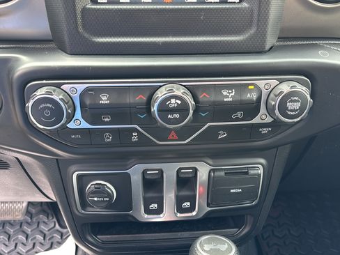 Used 2020 Jeep Wrangler Sport AWD/4WD image 24