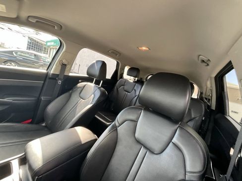 Used 2025 Kia Sorento S image 10