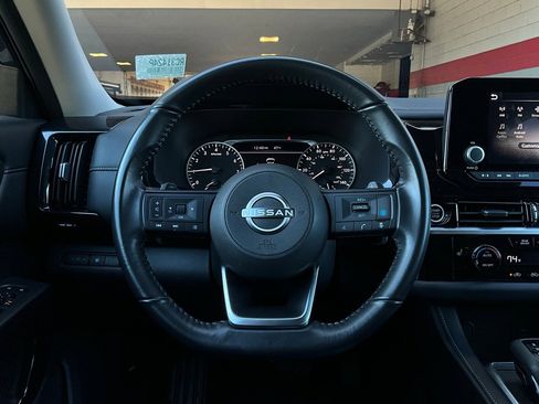 Used 2024 Nissan Pathfinder SV image 33