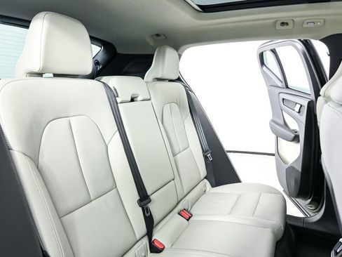 Certified 2025 Volvo XC40 B5 Plus image 23