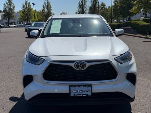 Used 2023 Toyota Highlander L AWD/4WD image 3
