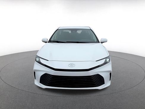 Used 2025 Toyota Camry LE image 4