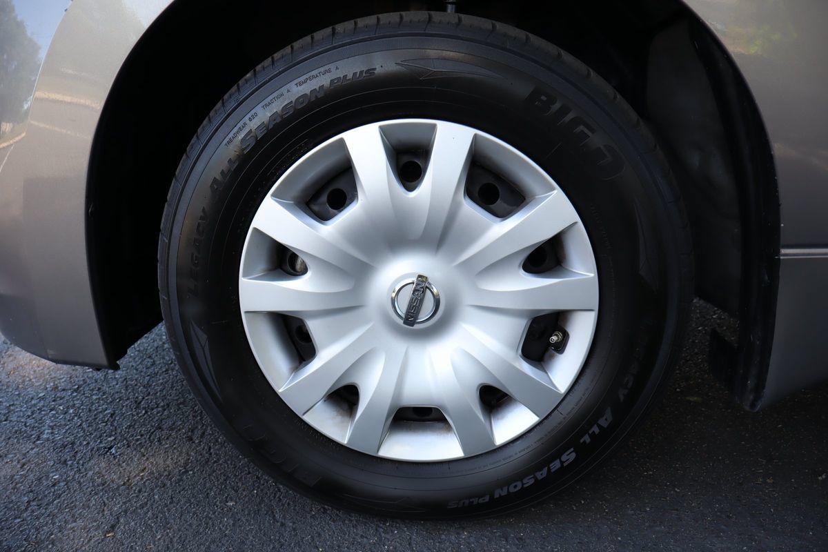 Used 2014 Nissan Quest S FWD image 39