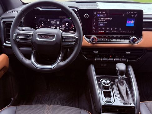 Used 2024 GMC Canyon AT4 w/ Technology Package image 11