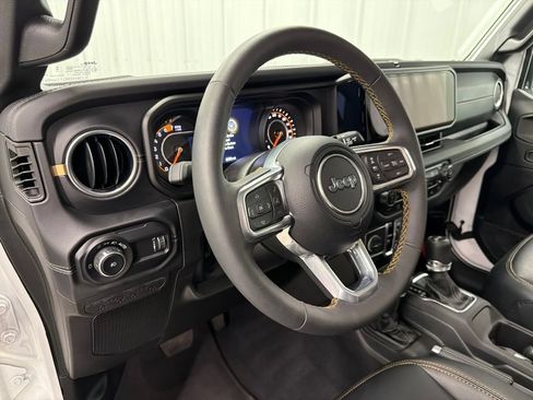 Used 2024 Jeep Wrangler Unlimited Sahara w/ Technology Group AWD/4WD image 16