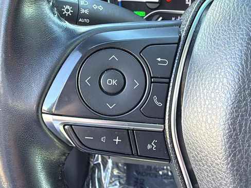 Used 2020 Toyota Camry XLE image 14