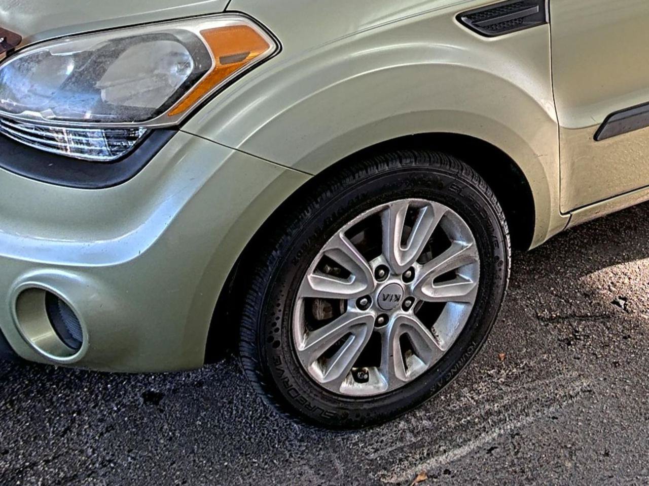 Used 2013 Kia Soul + FWD image 14