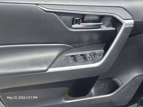 Used 2020 Toyota RAV4 XLE FWD image 17