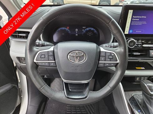 Used 2023 Toyota Highlander Limited FWD image 31
