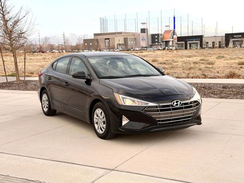Used 2019 Hyundai Elantra SE image 3