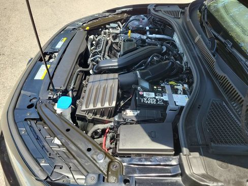 Used 2025 Volkswagen Jetta SE FWD image 38