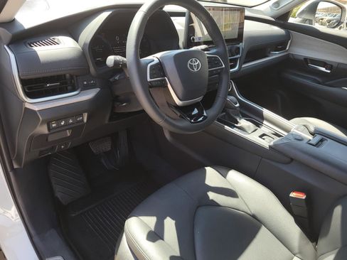Used 2025 Toyota Grand Highlander AWD Hybrid image 23