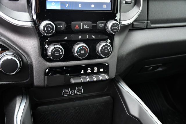 Used 2025 RAM 1500 Big Horn AWD/4WD image 33