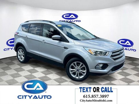 Used 2017 Ford Escape SE w/ Equipment Group 201A FWD image 1